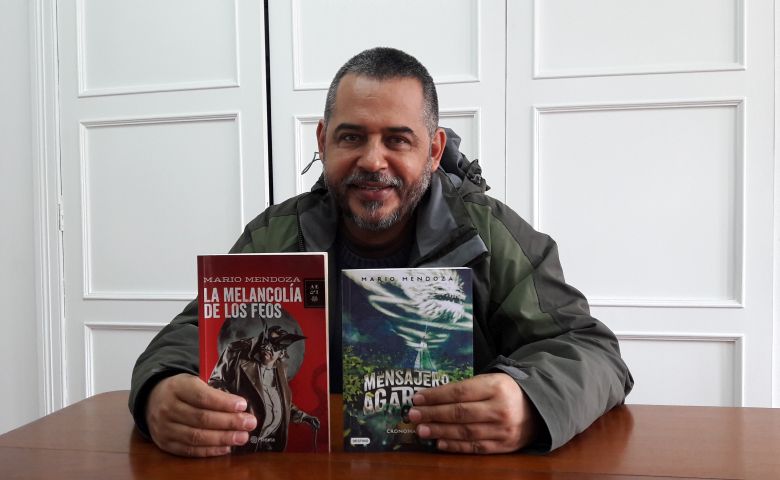 Entrevista al escritor Mario Mendoza | Libros a mí